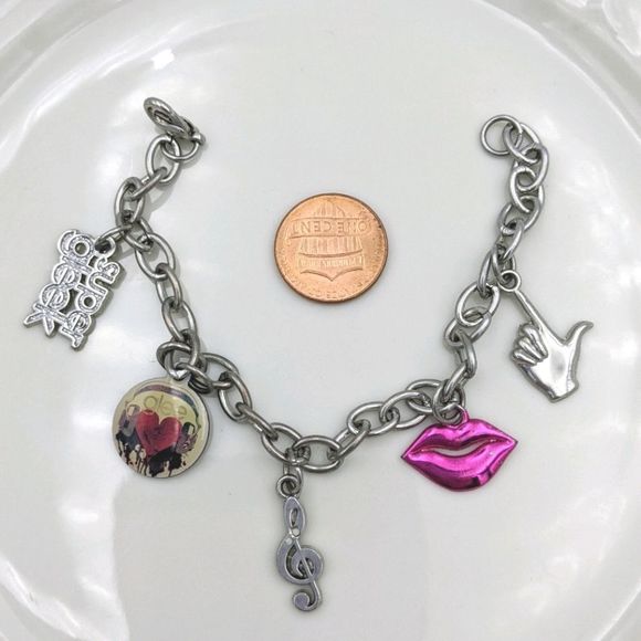 Glee Silver Tone Charm Bracelet Super Gleek - Picture 1 of 9